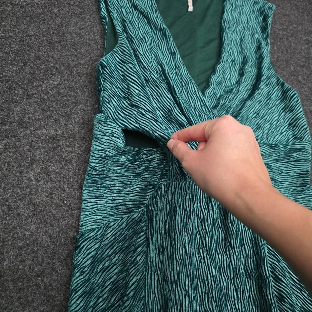 Free People Womens Medium‎ Emerald Green Textured Velvet Dress Sleeveless V-Neck